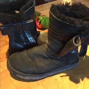 Size 8 black bow tie uggs! Decent condition